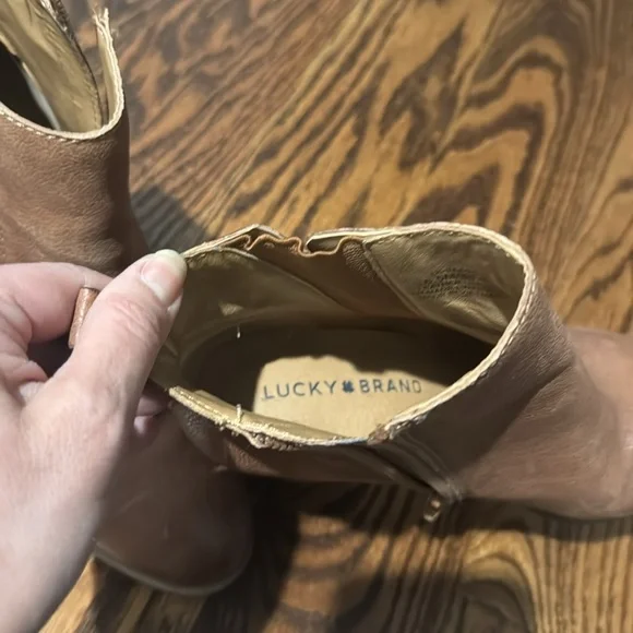 Lucky boots size 6.5 tannish color - Picture 4 of 5